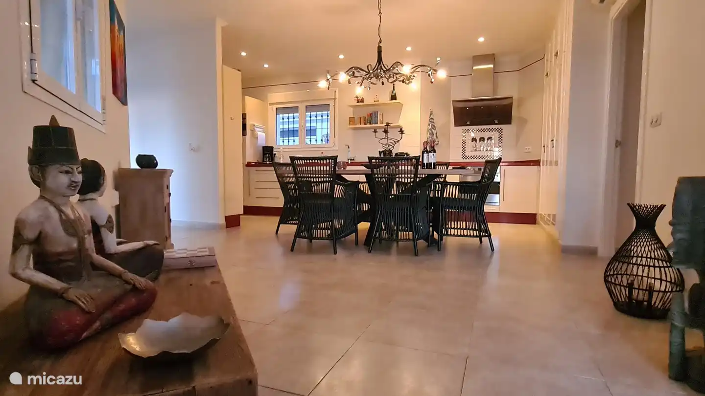 Küche vom Wohnzimmer aus 