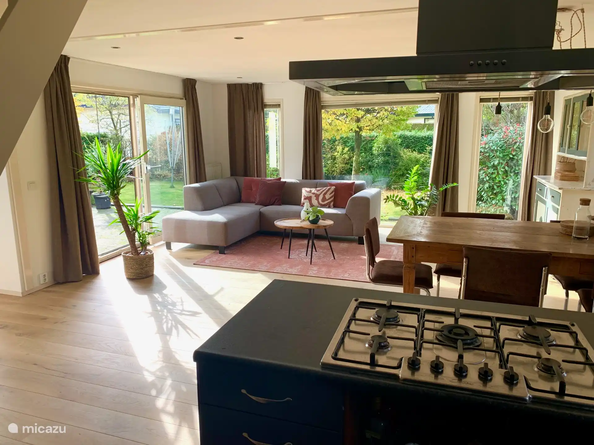 woonkamer met open keuken