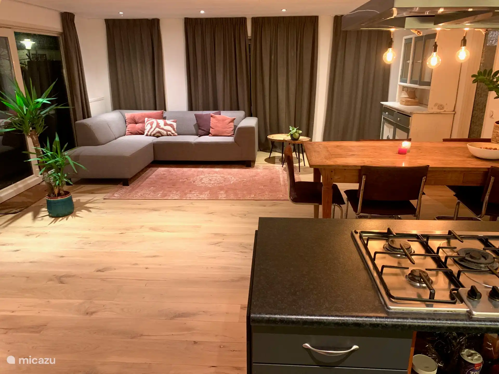 woonkamer met open keuken