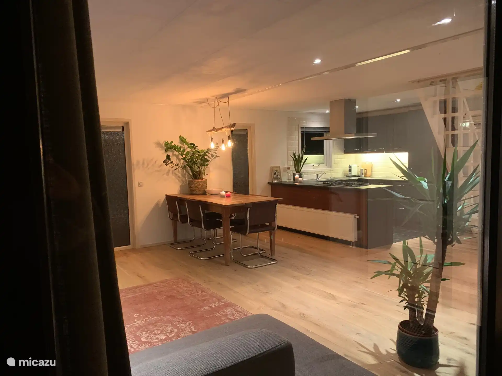 woonkamer met open keuken