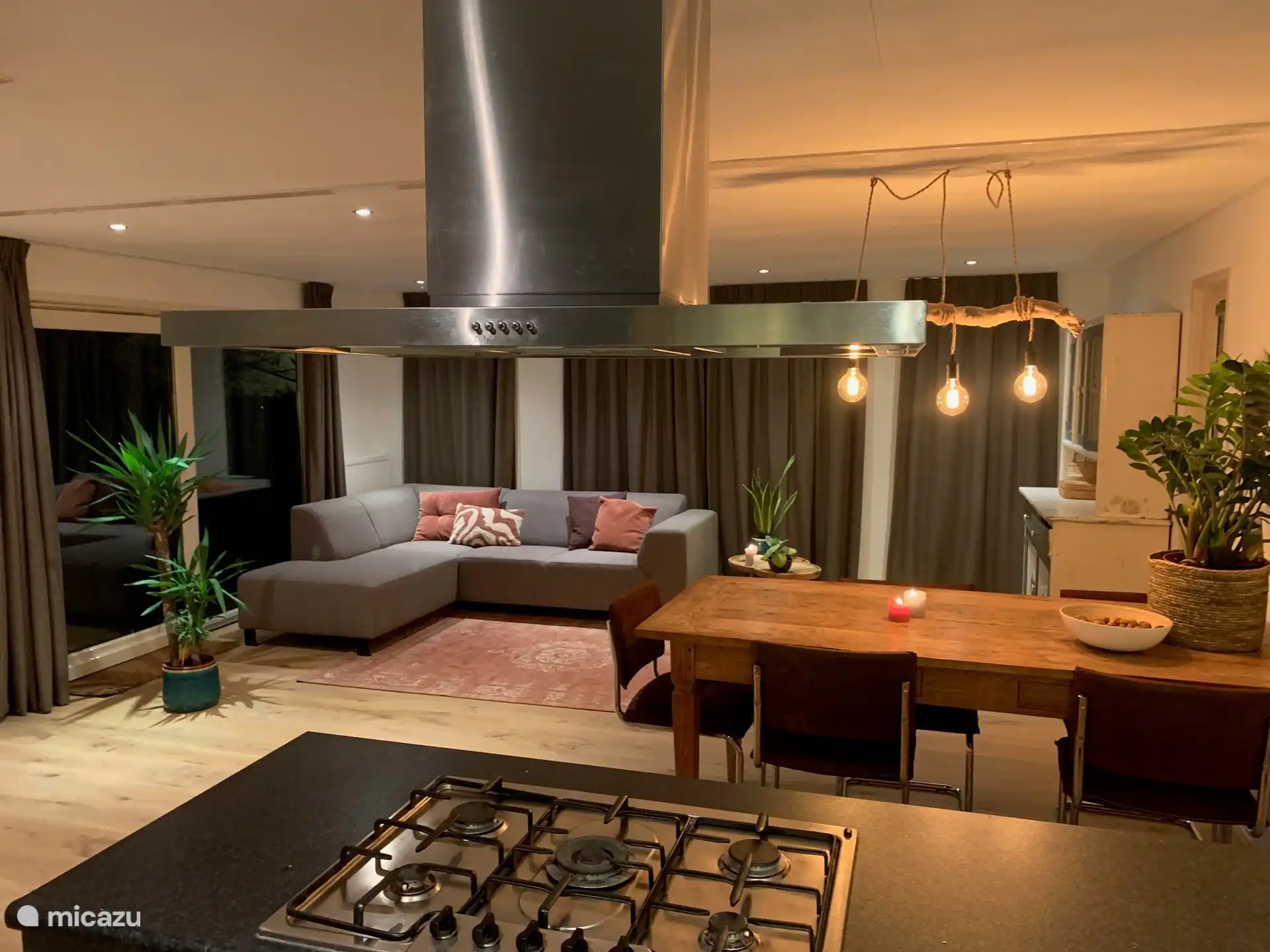 woonkamer in de avond