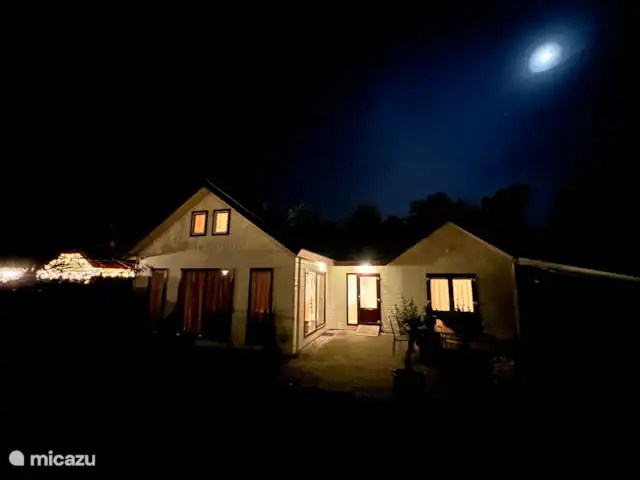 Location de Vacances Pays-Bas, Gueldre, Voorthuizen, maison de vacances - Maison Veluwe Voorthuizen Chalet de nuit