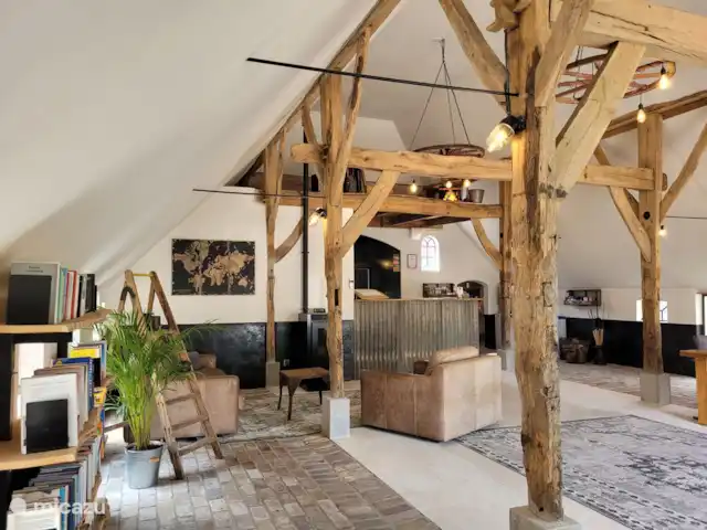 Location de Vacances Pays-Bas, Gueldre, Ruurlo, maison de vacances - Maison de vacances Achterhoek La « Schoppe » est un espace commun où vous pourrez vous asseoir confortablement. N'hésitez pas à prendre une tasse de café, un magazine, un livre ou un jeu dans le placard.