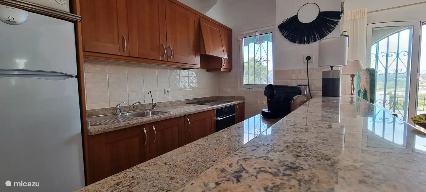 Voll ausgestattete Küche