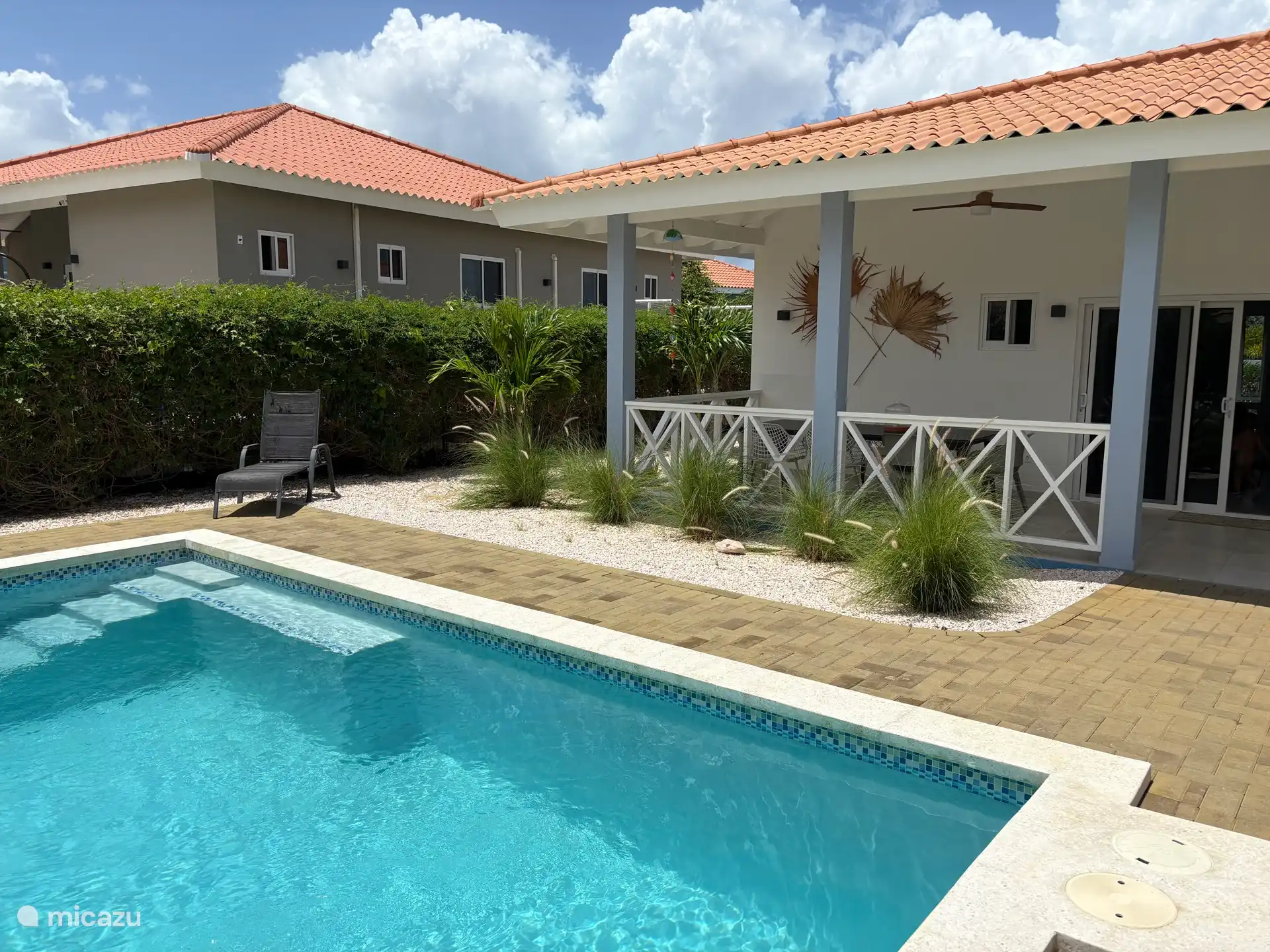 Es gibt immer ein schattiges Plätzchen auf der Rückseite des Hauses.