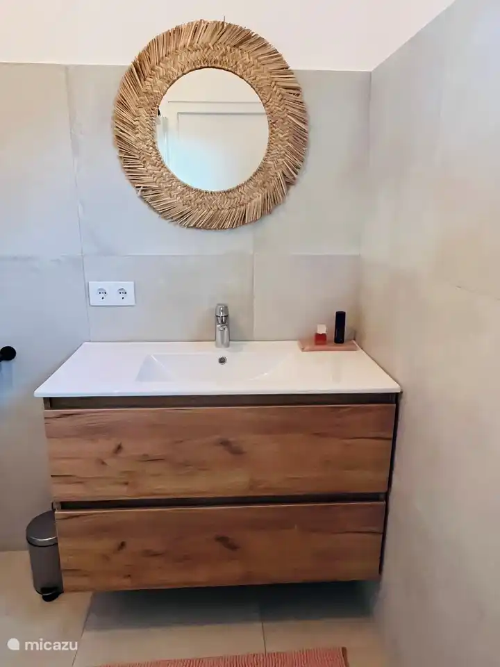 Badezimmer angrenzend an das Hauptschlafzimmer.