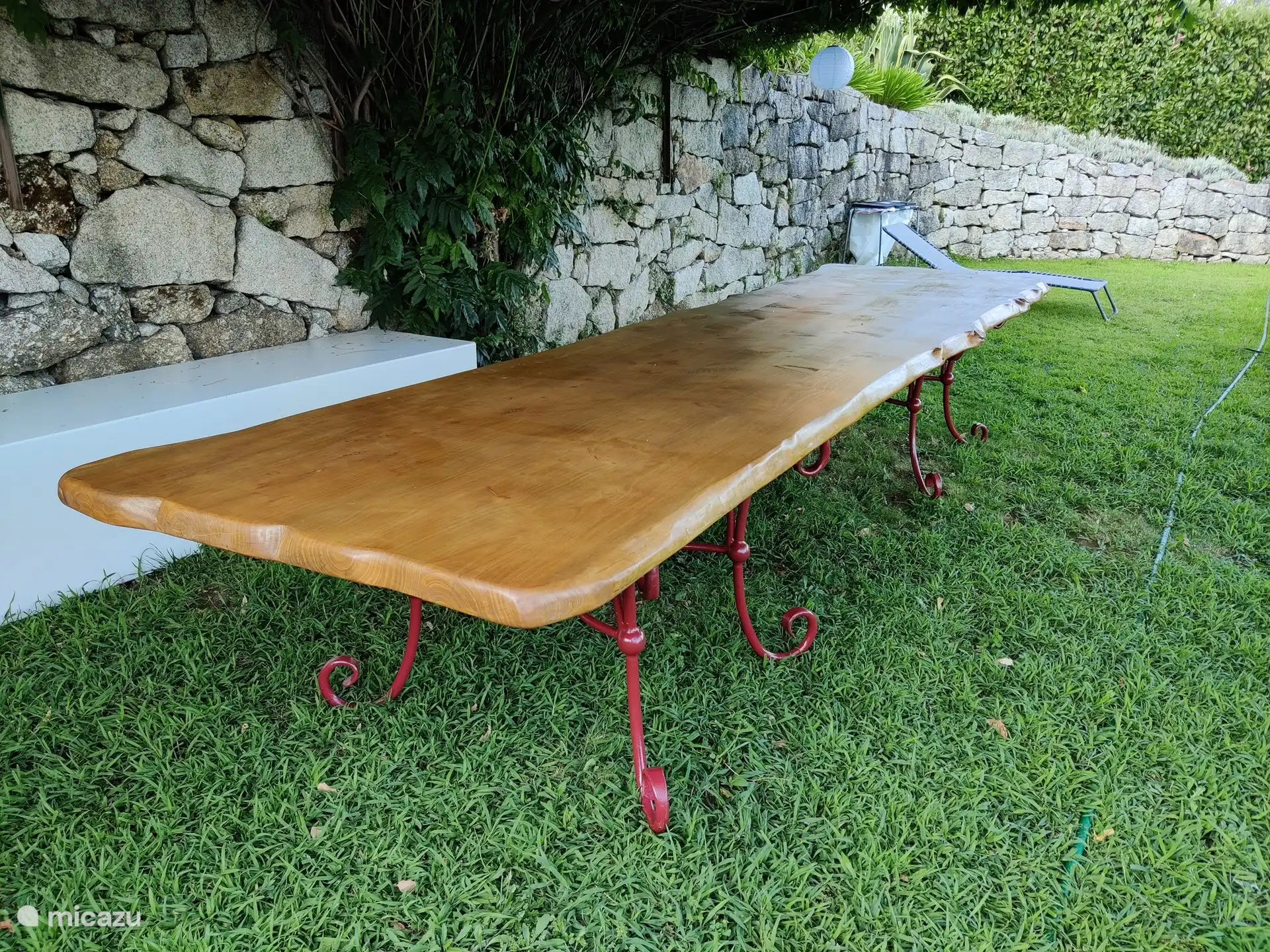 Terrassentisch mit Platz für 12 Personen