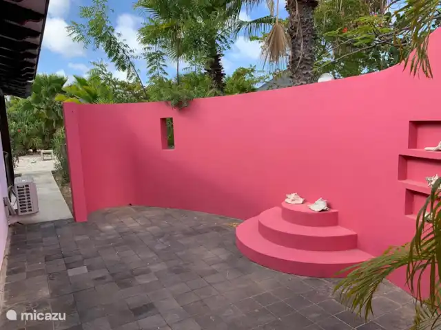 Location de Vacances Bonaire, Bonaire, Kralendijk, villa - Villa Isa Mae Douche extérieure et espace pour accrocher le matériel de plongée