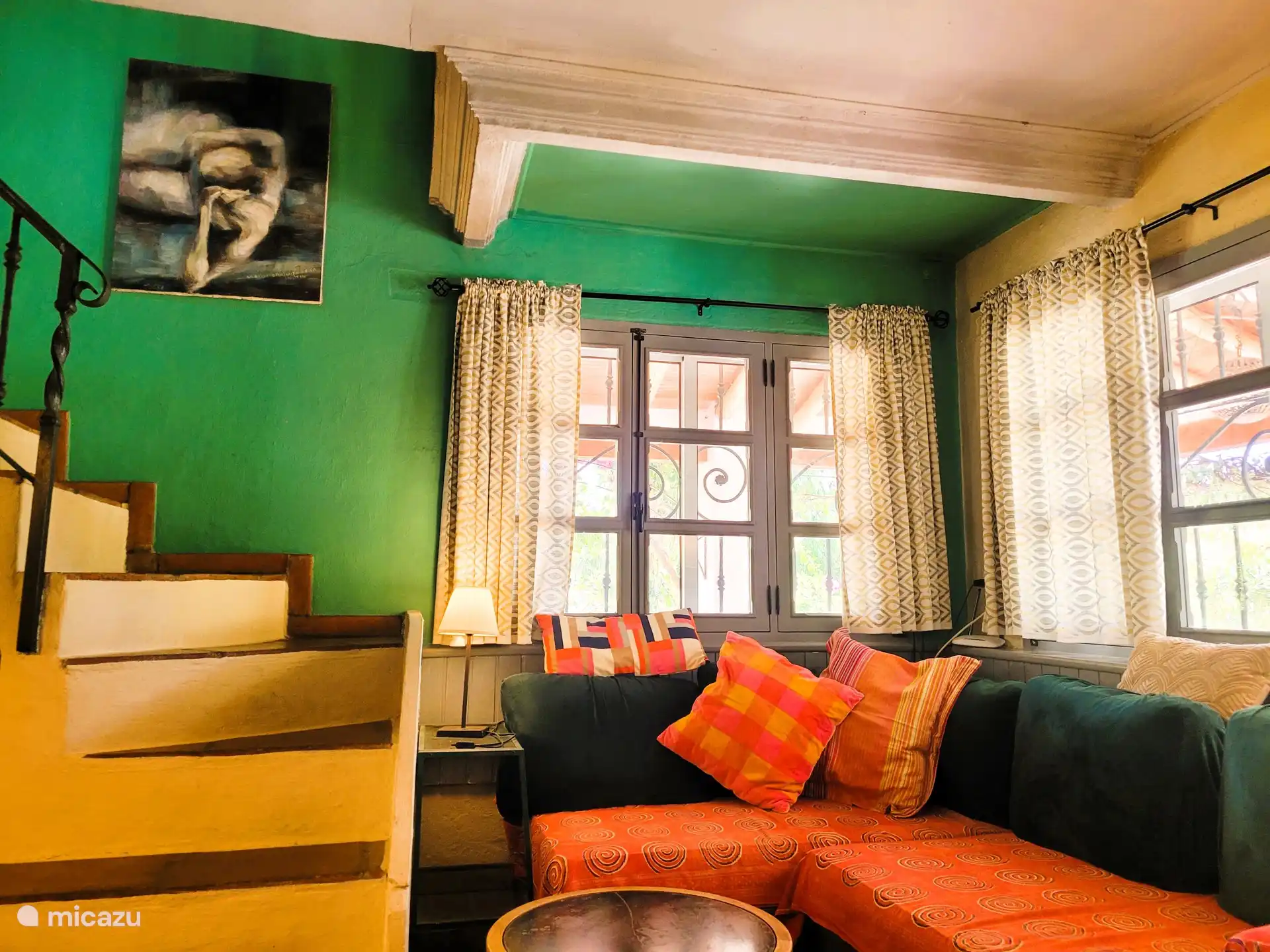 Salon confortable avec canapé d’angle