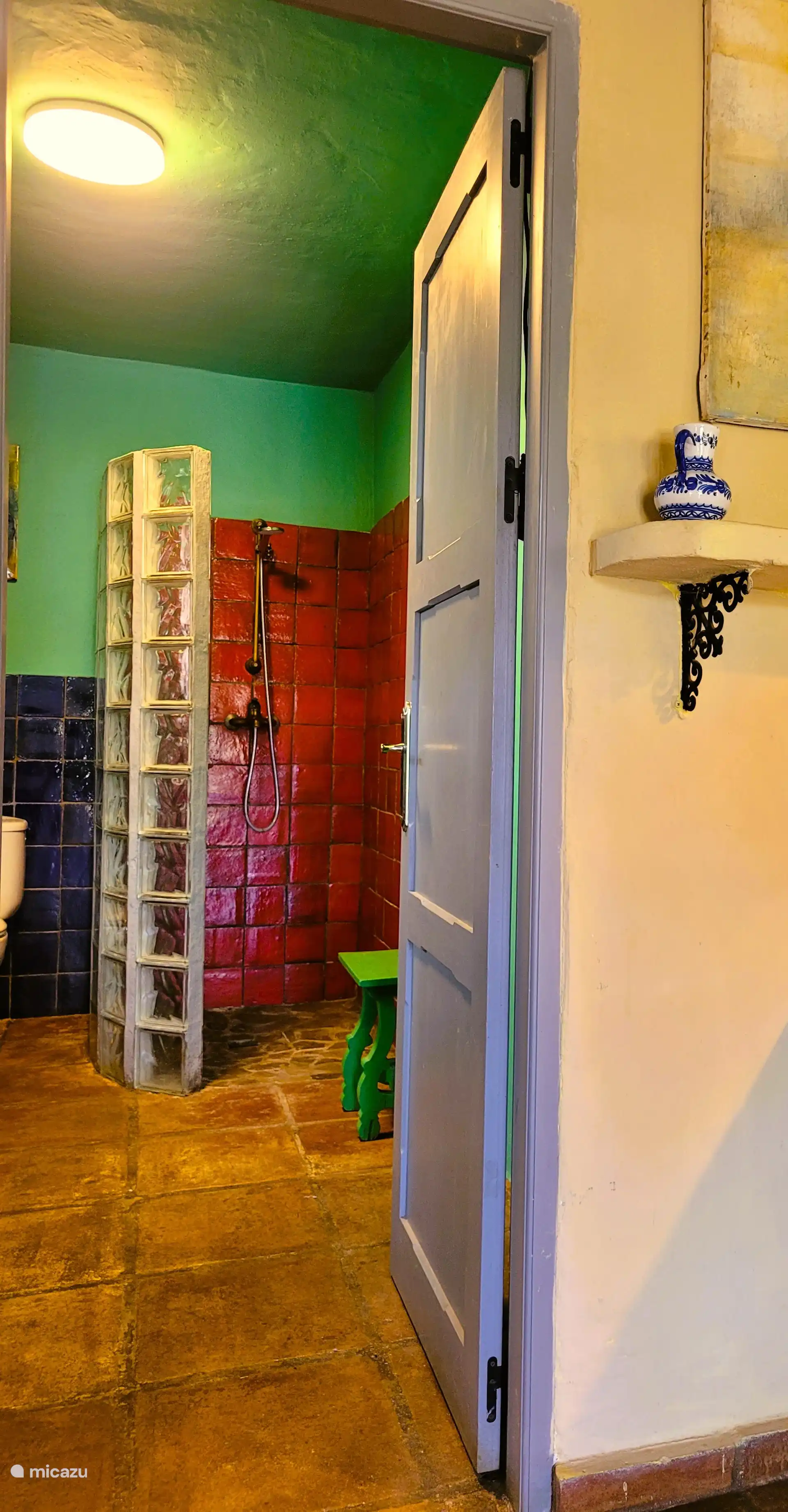 Salle de bain au rez-de-chaussée