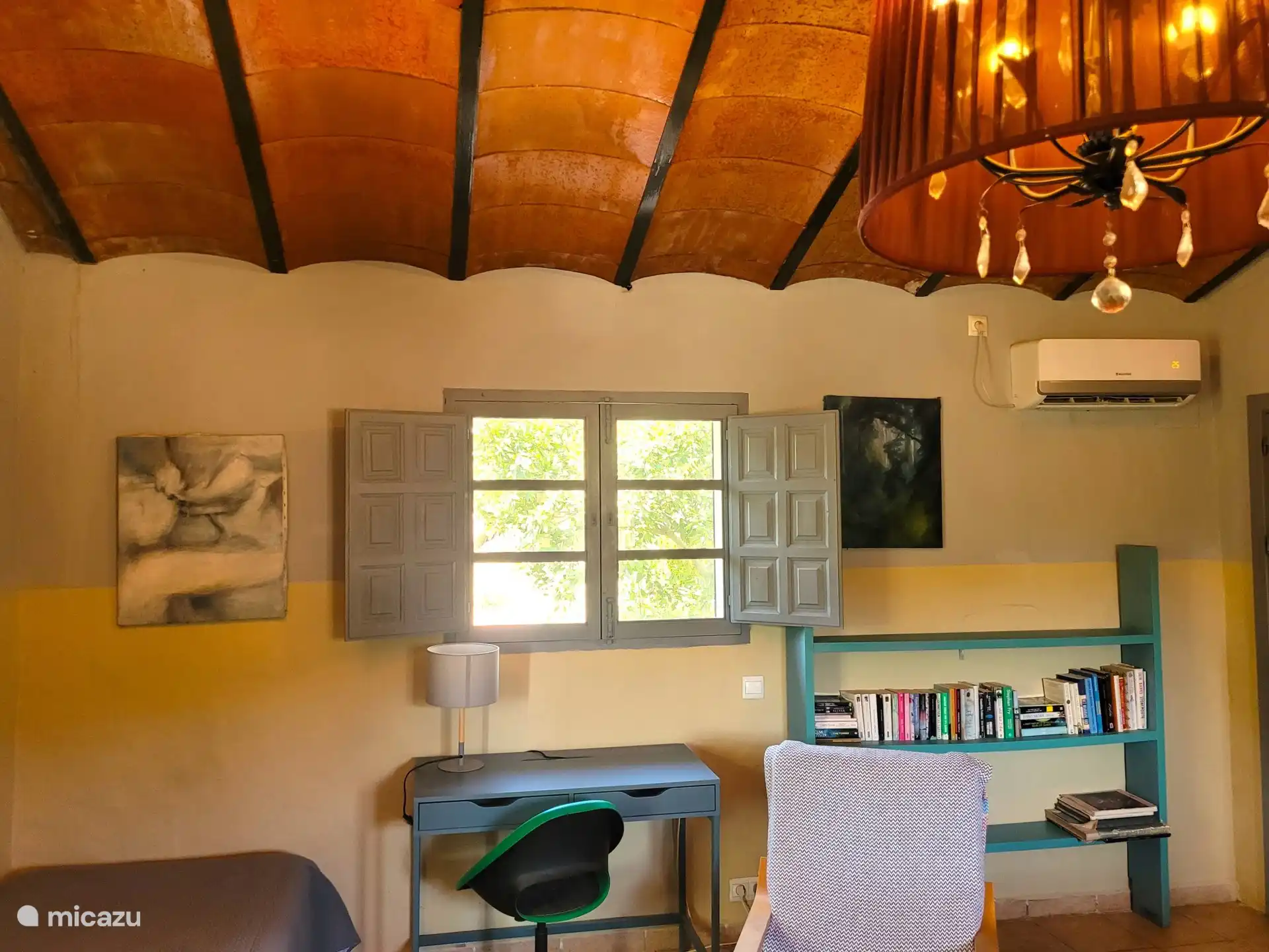 Coin bureau dans une chambre décloisonnée