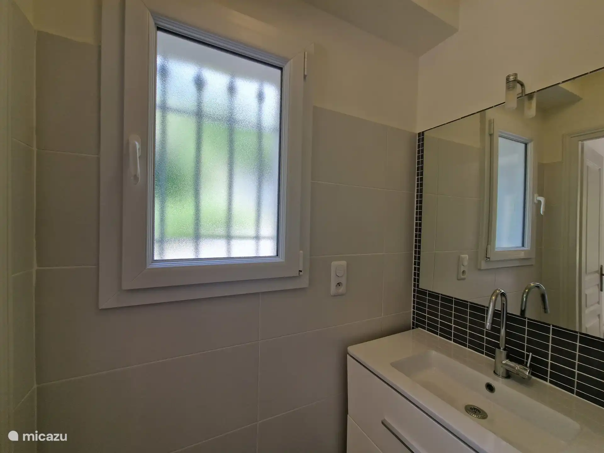 Badezimmer mit Dusche