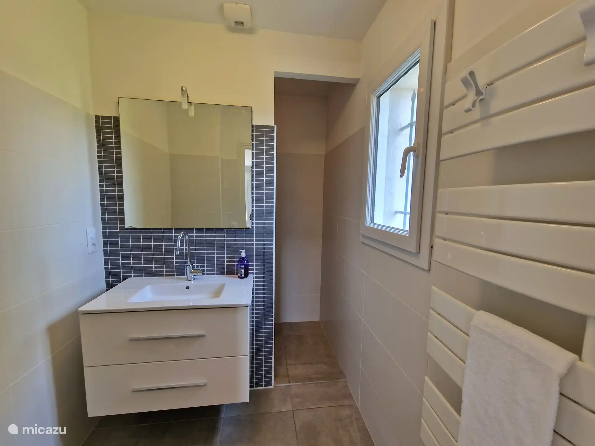 Badezimmer mit Dusche