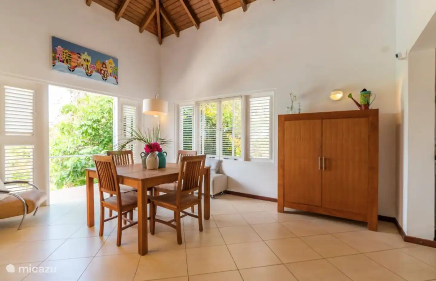 Need shade? This can be done comfortably in the extension of the kitchen.
We regularly open the laptop here to work!
