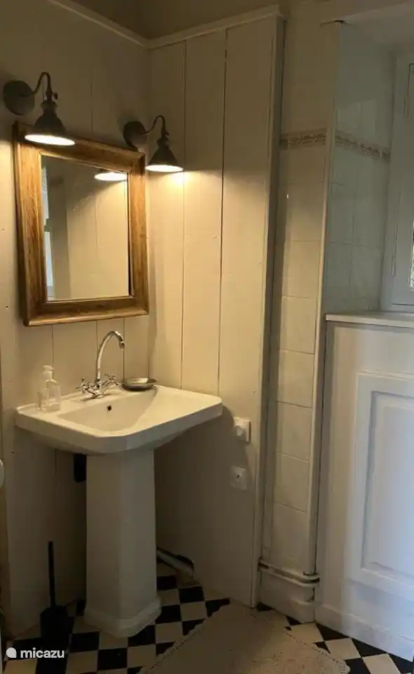 shower room close to the library