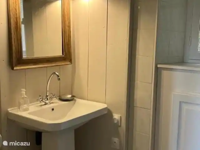 Cottage Landlust | France, Nièvre, Authiou - gîte / cottage salle de douche proche de la bibliothèque