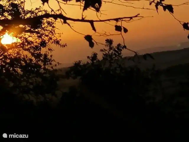 Cottage Landlust | France, Nièvre, Authiou - gîte / cottage coucher de soleil dans la vallée sous le village