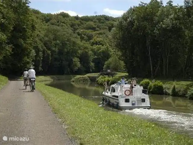 Cottage Landlust | France, Nièvre, Authiou - gîte / cottage à cheval le long du canal du Nivedrnais