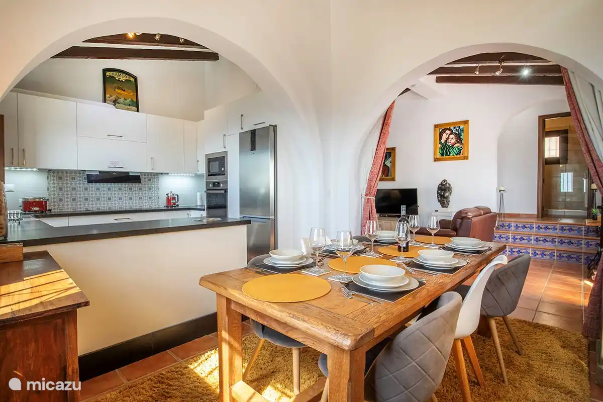 Dining room & kitchen