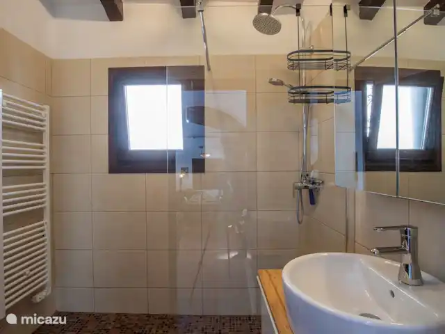 villa huren in Spanje, Andalusië, Cómpeta – Casa Rey Landelijk Familie doucheruimte