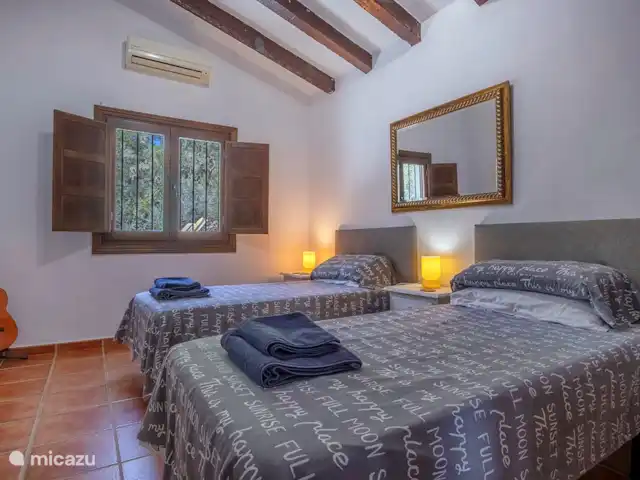 villa huren in Spanje, Andalusië, Cómpeta – Casa Rey Landelijk Slaapkamer met twee eenpersoonsbedden