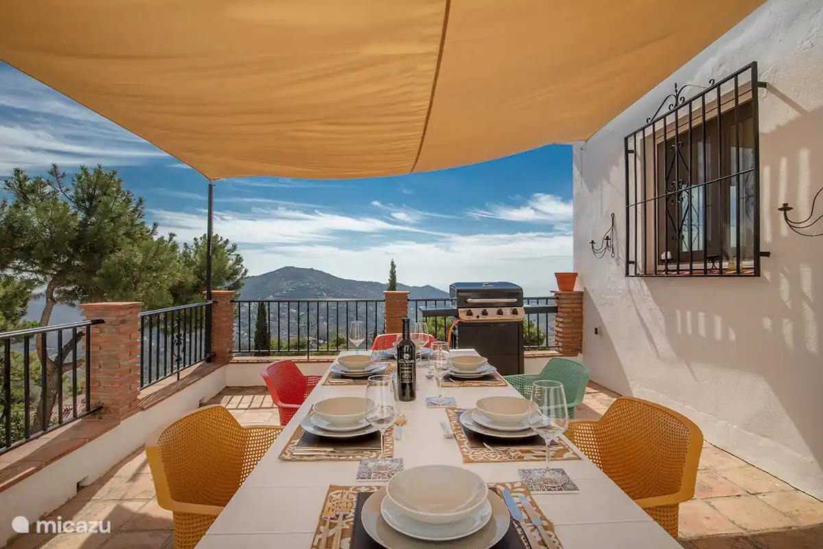 Outside dining with spectacular views