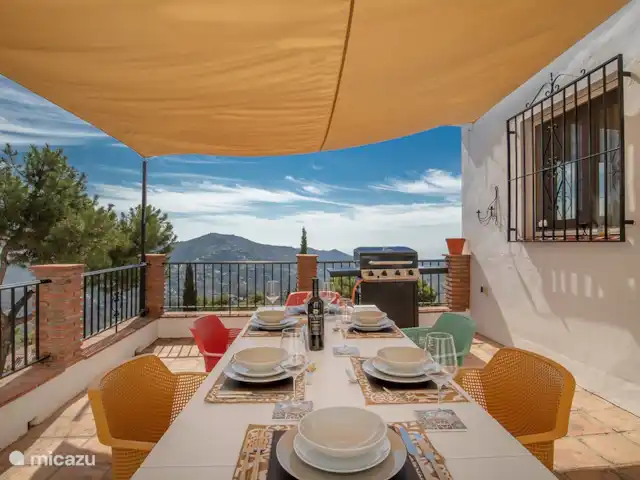 villa huren in Spanje, Andalusië, Cómpeta – Casa Rey Landelijk Buiten dineren met een spectaculair uitzicht