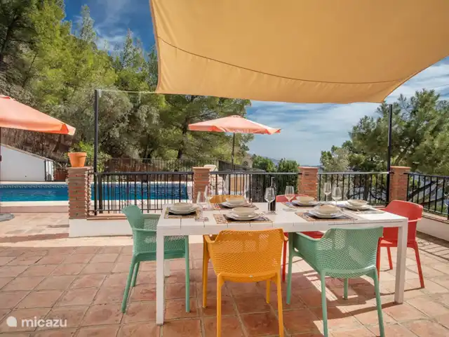 villa huren in Spanje, Andalusië, Cómpeta – Casa Rey Landelijk Buiten dineren met uitzicht op het zwembad