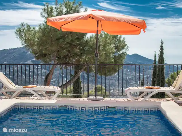 villa huren in Spanje, Andalusië, Cómpeta – Casa Rey Landelijk Zwembad en zonneterras met prachtig uitzicht