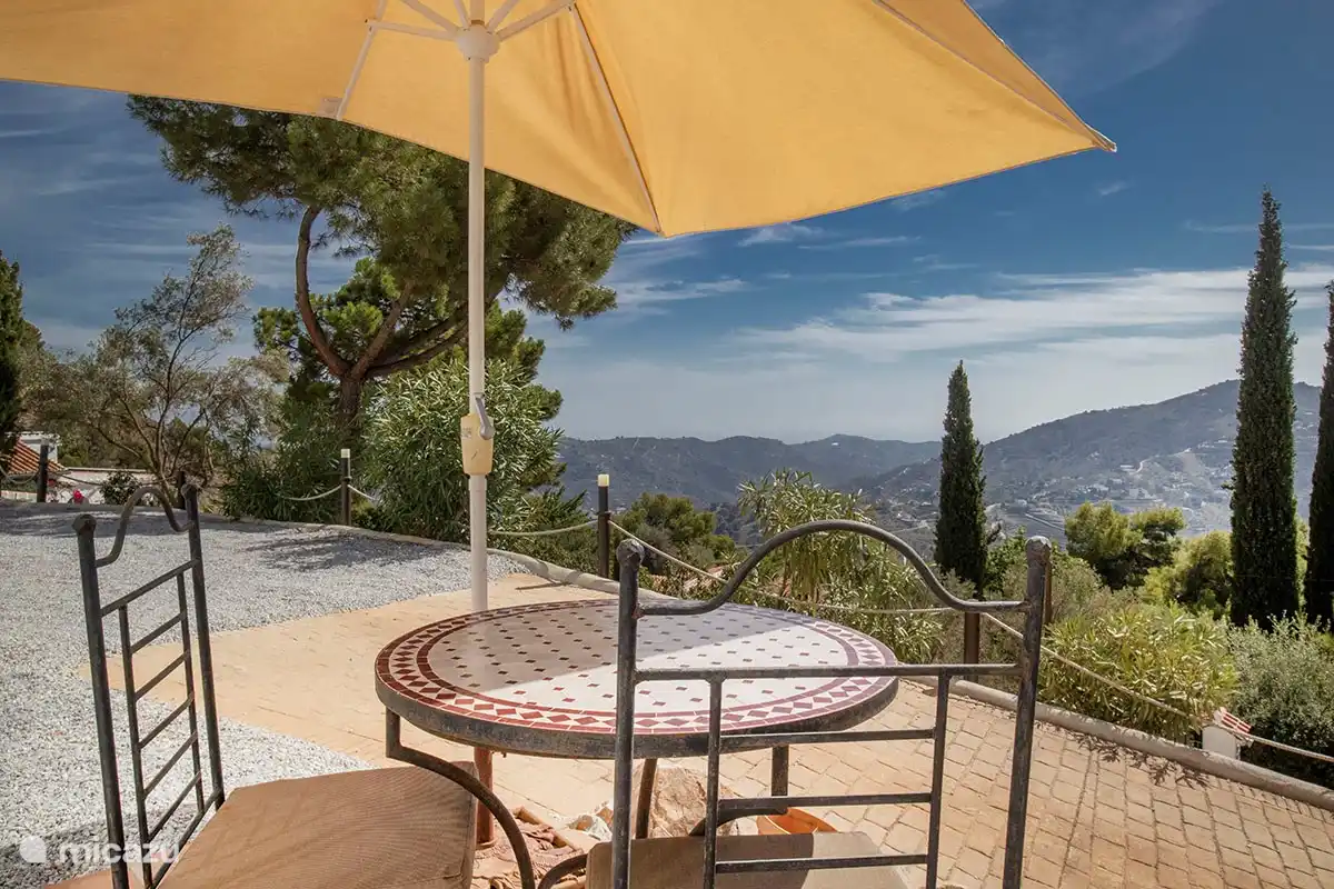 Apartment alfresco dining with superb views