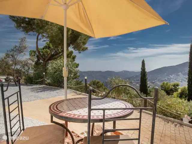 villa huren in Spanje, Andalusië, Cómpeta – Casa Rey Landelijk Appartement buiten dineren met prachtig uitzicht
