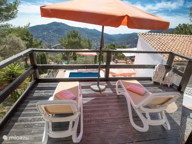 villa huren in Spanje, Andalusië, Cómpeta – Casa Rey Landelijk Zonneterras met uitzicht op het zwembad, het land en de zee