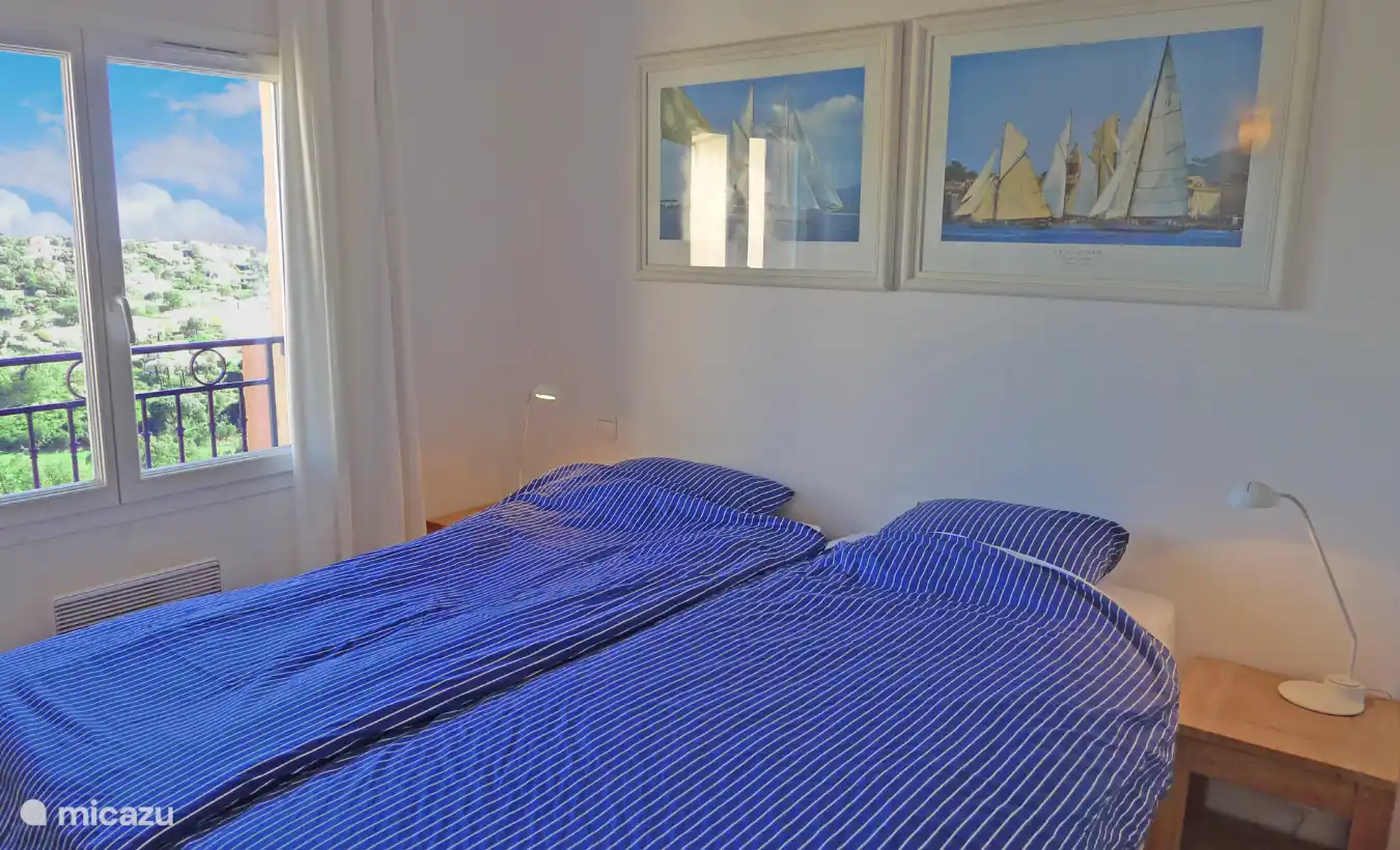 Schlafzimmer an der Vorderseite