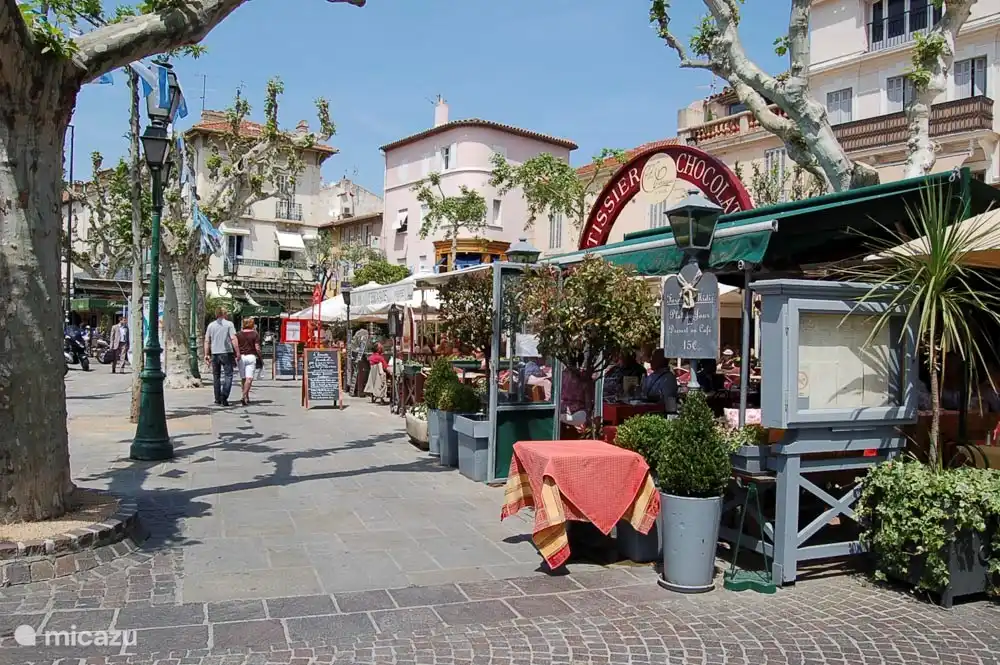 Sainte Maxime mit vielen Terrassen und Restaurants