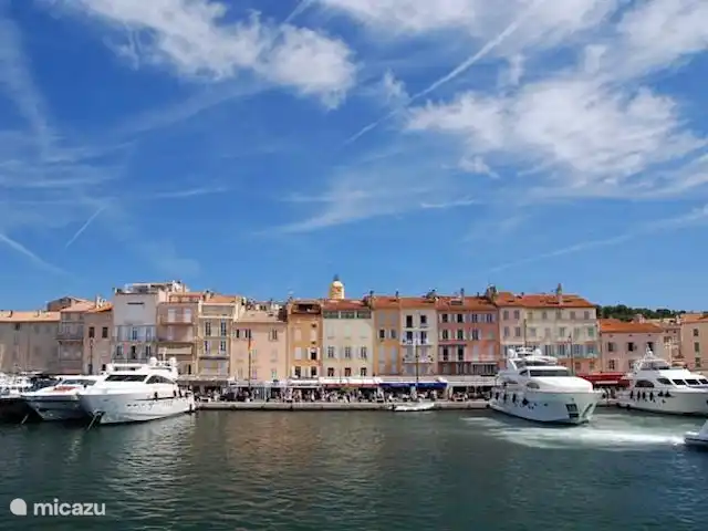 Location de Vacances France, Côte d'Azur, Sainte-Maxime, appartement - Le Grand Cap, Romarin juste de l'autre côté de la baie se trouve St Tropez, une belle promenade en bateau de 15 minutes de l'autre côté du port de Ste Maxime (départs toutes les 20 minutes)