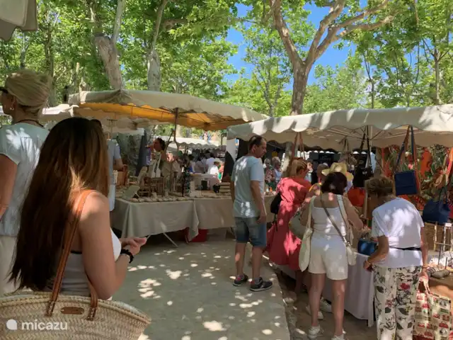 Location de Vacances France, Côte d'Azur, Sainte-Maxime, appartement - Le Grand Cap, Romarin l'un des nombreux marchés à proximité