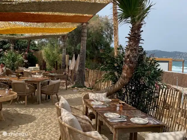 Location de Vacances France, Côte d'Azur, Sainte-Maxime, appartement - Le Grand Cap, Romarin à moins de 10 minutes en voiture, par exemple, de ce bar de plage