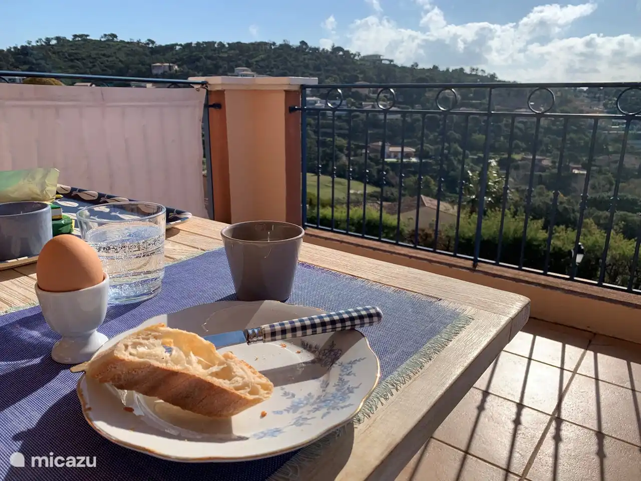 Die Terrasse in der Morgensonne