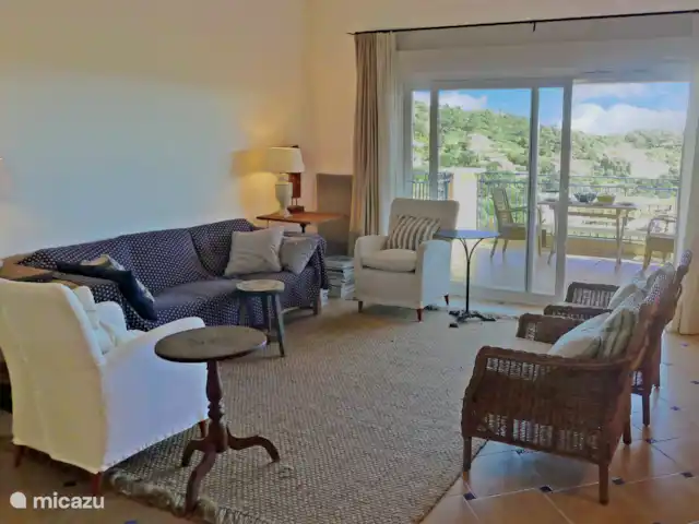 Location de Vacances France, Côte d'Azur, Sainte-Maxime, appartement - Le Grand Cap, Romarin coin salon avec portes coulissantes donnant sur la terrasse