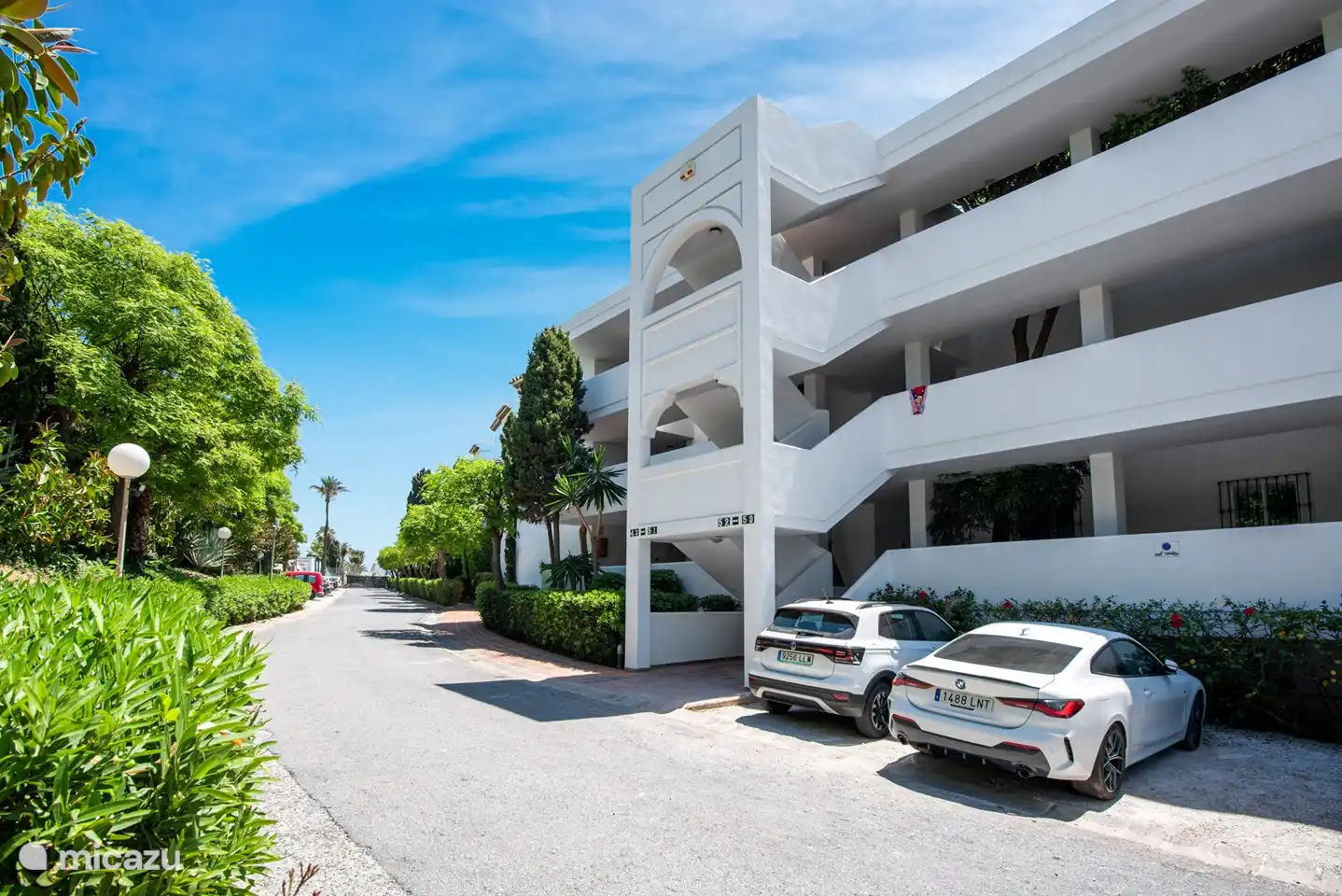 Voldoende parkerplaats in afgesloten en kindvriendelijke urbanisatie 