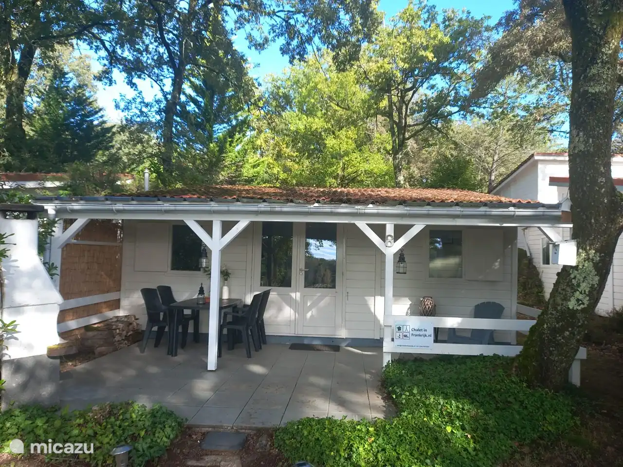 Chalet 8 Chateau le Verdoyer in Frankreich, Dordogne, Champs-Romain - chalet