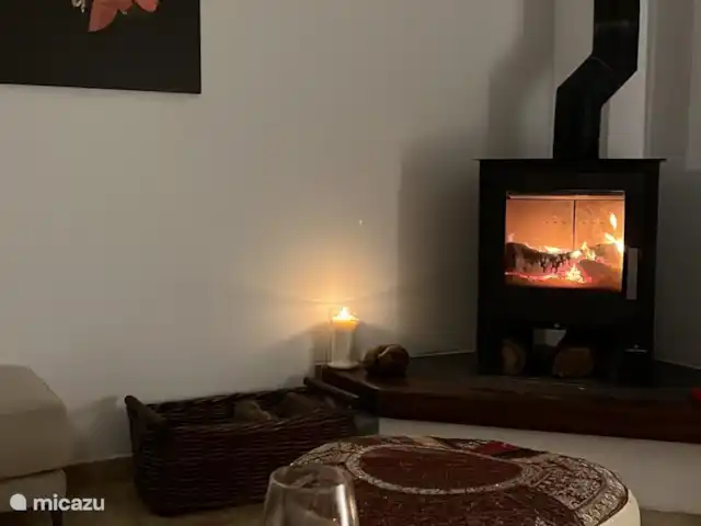 El Gato Sonriente en España, Andalucía, Cómpeta - villa En invierno mucha comodidad y calidez debido a la estufa de leña