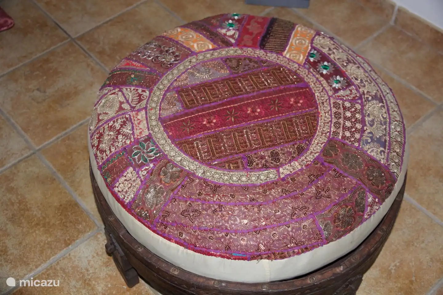 Indian pouf