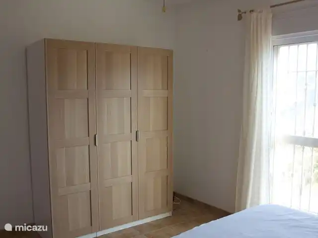 El Gato Sonriente en España, Andalucía, Cómpeta - villa Amplio armario en el dormitorio principal