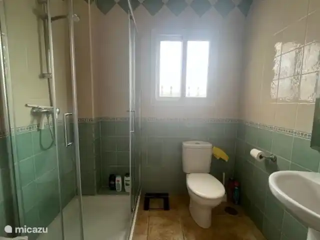 El Gato Sonriente en España, Andalucía, Cómpeta - villa El 2º baño con cabina de ducha