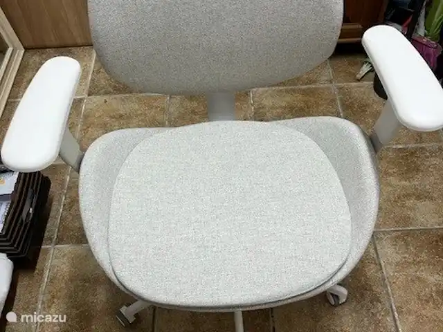 El Gato Sonriente en España, Andalucía, Cómpeta - villa Si desea trabajar durante su estancia, le proporcionaremos una cómoda silla de oficina (¡si lo solicita!)