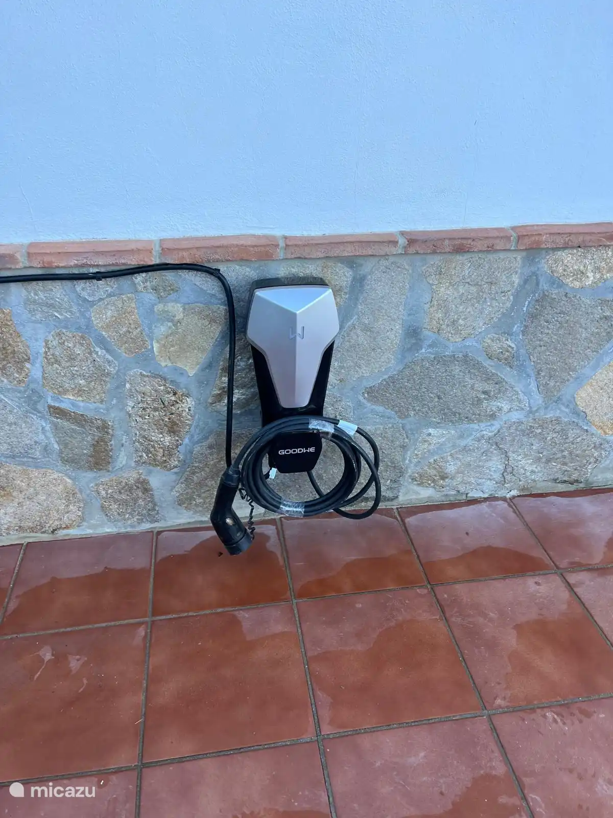 On request and against payment of an additional deposit, this charging point can be used
