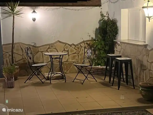 El Gato Sonriente en España, Andalucía, Cómpeta - villa Sala de estar detrás de la piscina