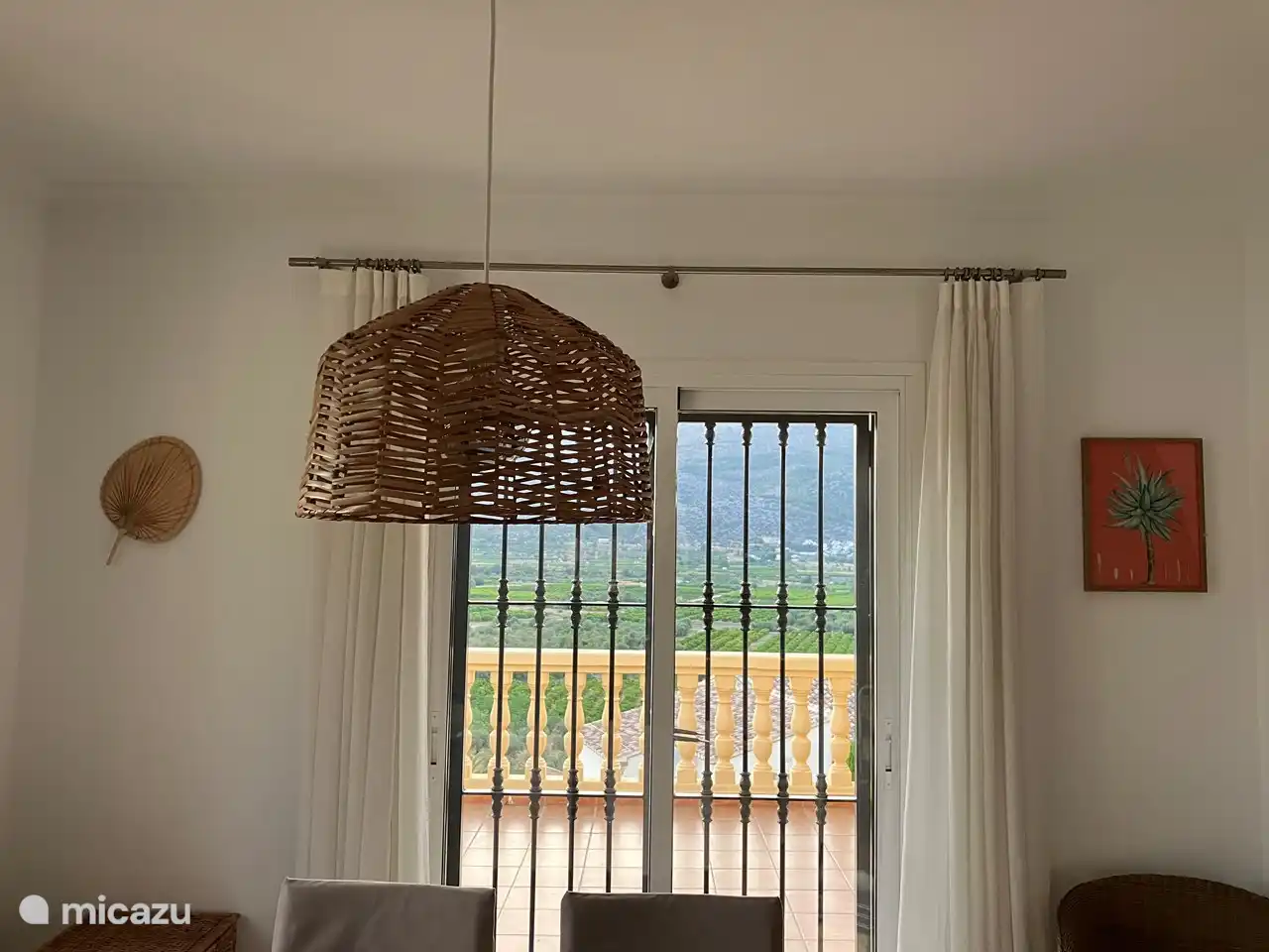 Esstisch für 6 Personen mit Blick nach draußen