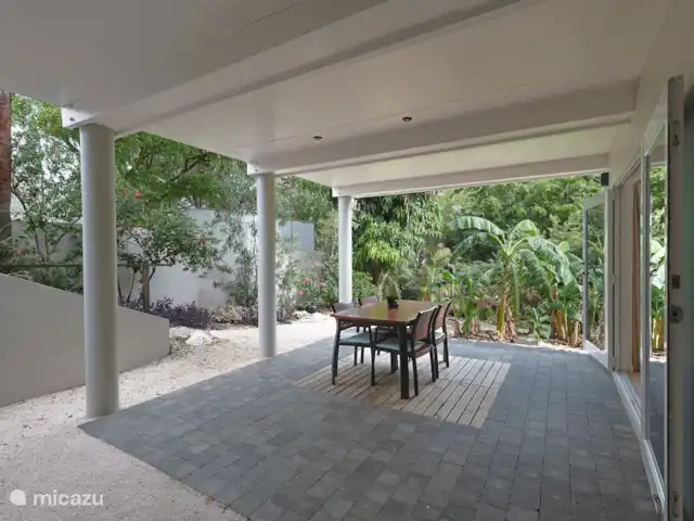 Appartements N-Joy | Appartement 1 | Curaçao, Banda Ariba (est), Brakkeput Mei - appartement La terrasse privative avec vue sur les bananiers